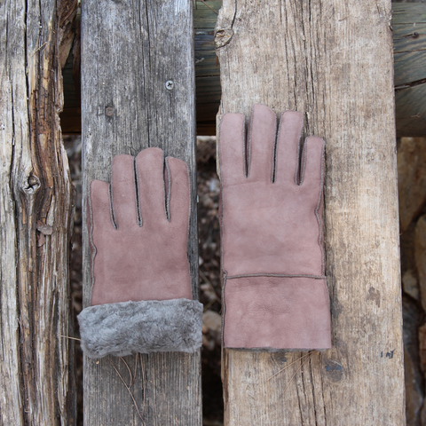 Single seam sheepskin gloves