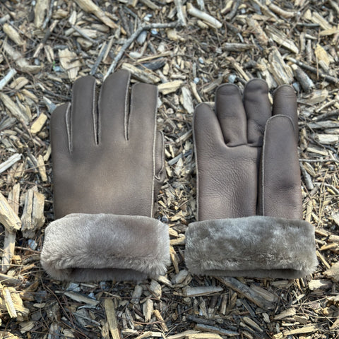 Milk chocolate shearling single seam gloves for men and women