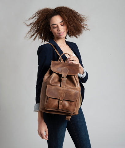 Medium unisex leather backpack with a front pocket